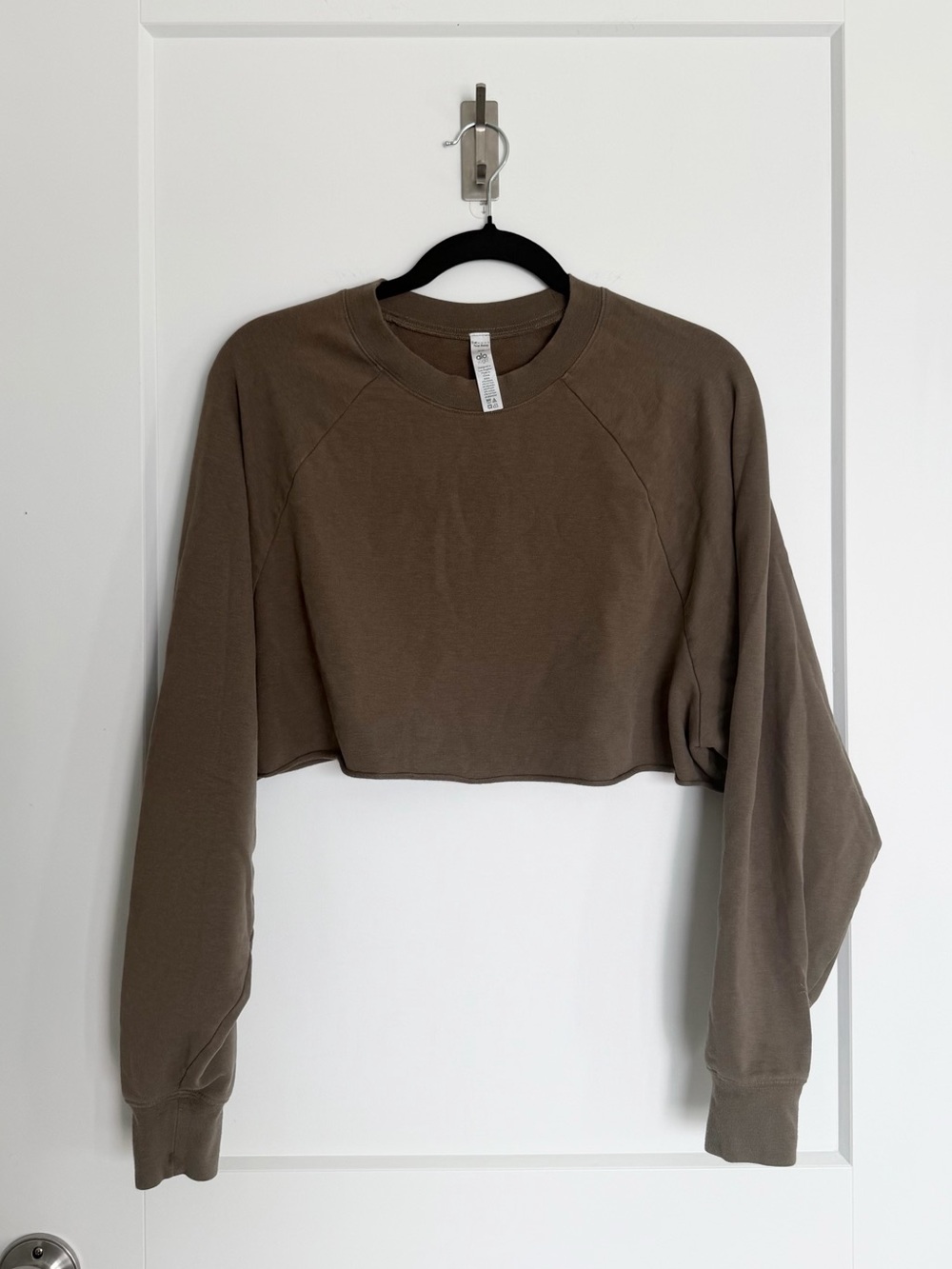 Alo Double Take Pullover cropped raw hem long sleeve in olive branch - Picture 2 of 9
